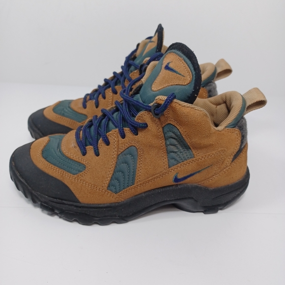 Nike Shoes - Vintage Nike ACG Women’s Hiking Boots Size 7.5